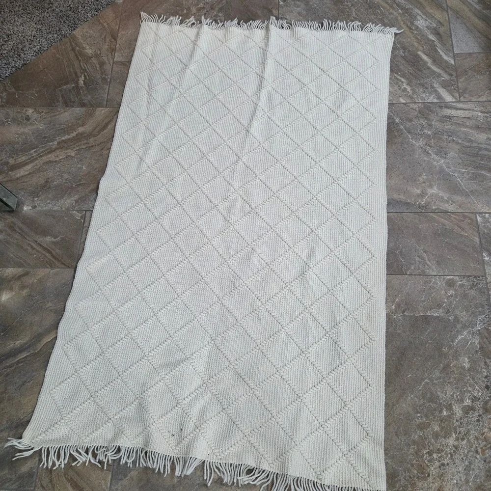 Vintage Crocheted Cream Diamond Stitch Throw Farmhouse Blanket Fringed‎ Cozy